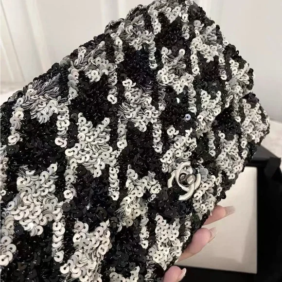 CHANEL BLACK & SILVER SEQUIN HOUNDSTOOTH HALF FLAP MEDIUM - Picture 6 of 10